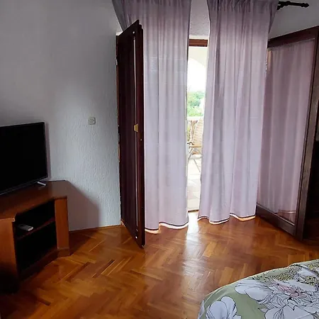 Maro And Nora * Malinska