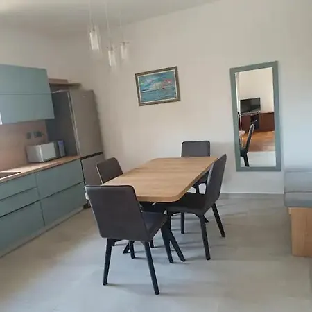 Maro And Nora Малинска