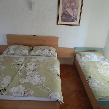 Maro And Nora Малинска