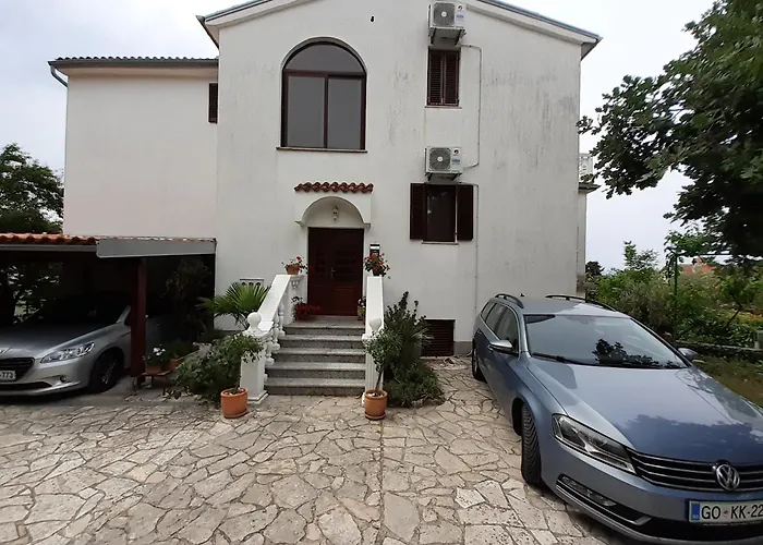 Maro And Nora Malinska